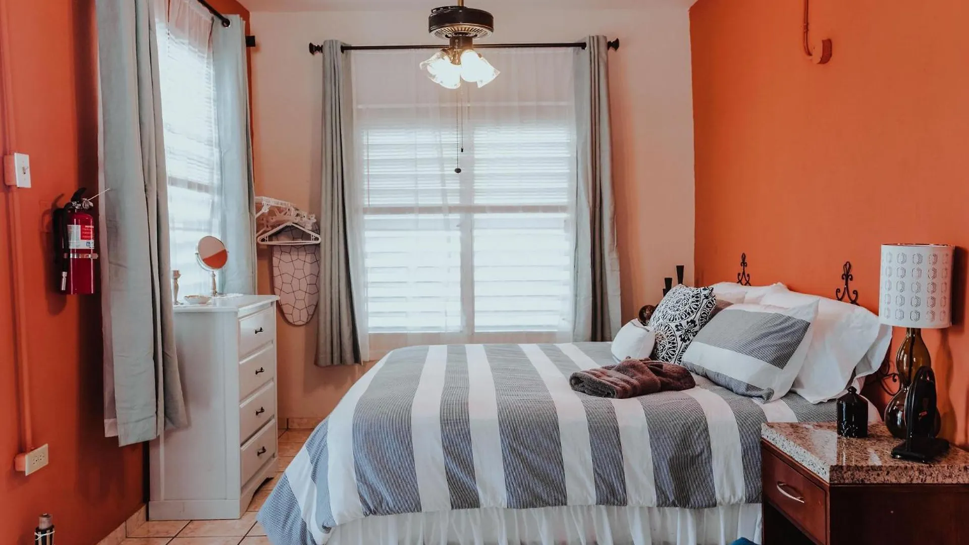 2 Cozy College Student Room With Ac, Wi-Fi, Kitchenette location